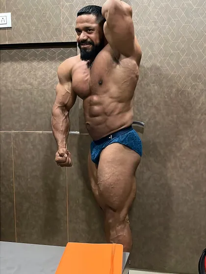 A side tricep pose, highlighting the detail in the arm and the serratus muscles.