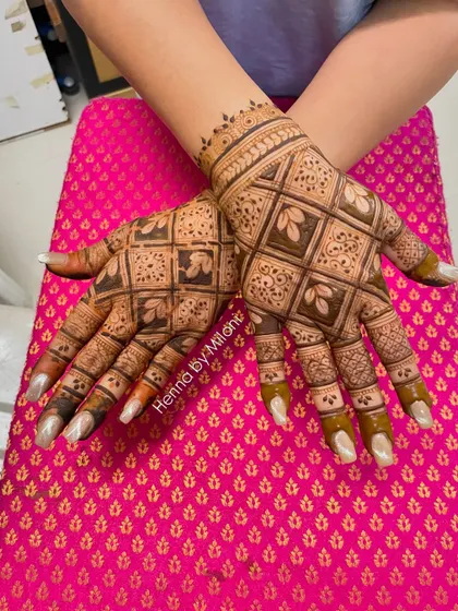 A classic checkerboard pattern, known as 'jaali' work, is a popular choice for Karwa Chauth and other festivals for its full and rich look.