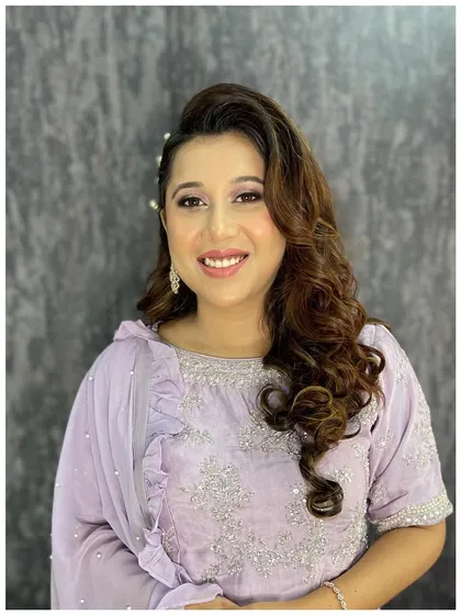Never underestimate the power of pearls and purple. I created this charming look with soft, shimmery lilac eyeshadow and voluminous curls accented with delicate pearls.