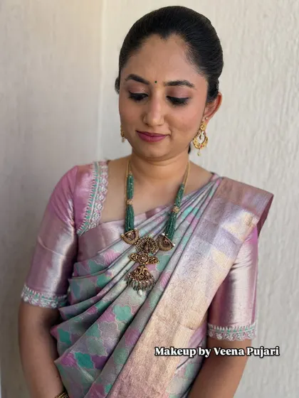 The gorgeous Shreeja at her house warming ceremony. Her pastel silk saree is complemented by soft, rosy makeup.