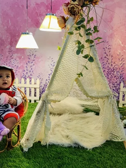 This gallery displays the versatility of our garden and teepee sets. From lush green turf and floral backgrounds to cozy lace teepees and wicker chairs, you can create the perfect indoor "outdoor" shoot.