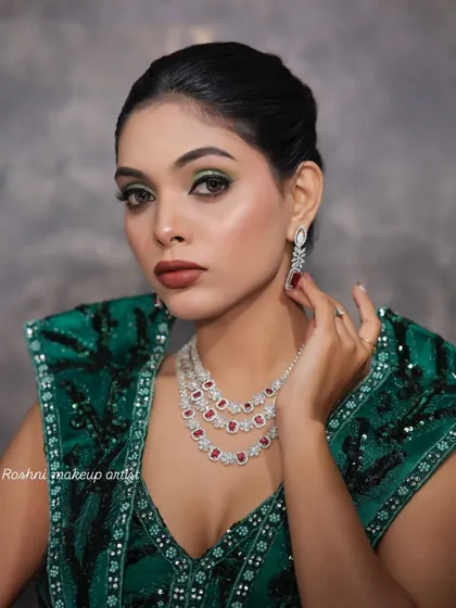 A final portrait from the glam look demonstration.