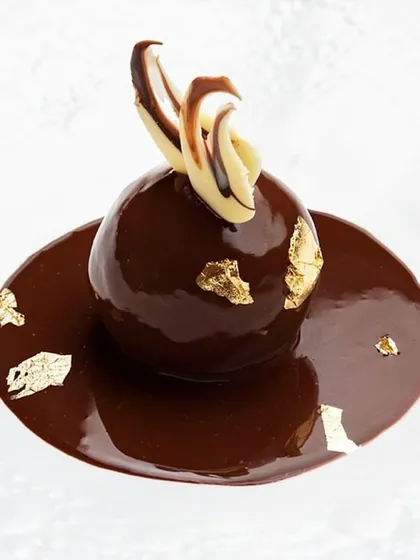 Our old monk rum ball is a dessert with a story. The dark Indian rum gives it a unique caramel flavour, creating a tinge of nostalgia that keeps our guests coming back for more.