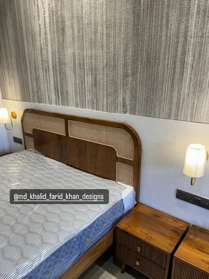 Close-up of the cane and wood headboard, showcasing the quality of the weaving and the finish of the teak wood.