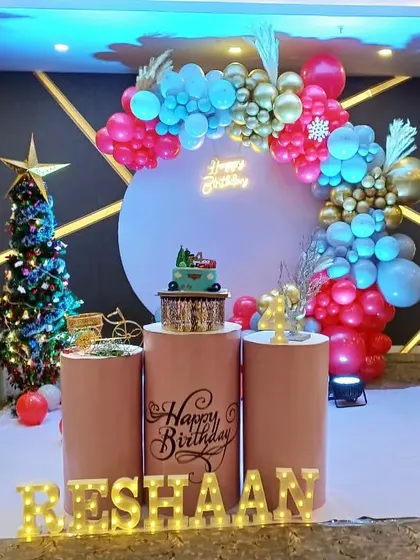 A festive birthday setup for Reshaan, featuring Olaf from Frozen next to a Christmas tree. This shows how I can blend themes for special occasions like a birthday during the holidays.