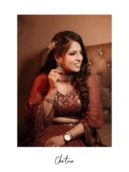 A beautiful solo portrait of the bride on her engagement day, capturing her happy and relaxed smile as she gets ready for the celebration.