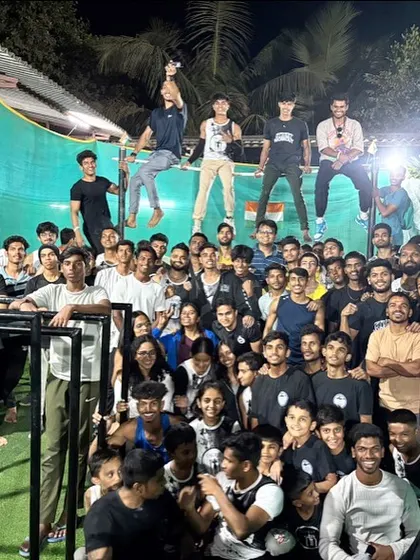 A full house at the park. This is what our calisthenics community looks like, strong and united.