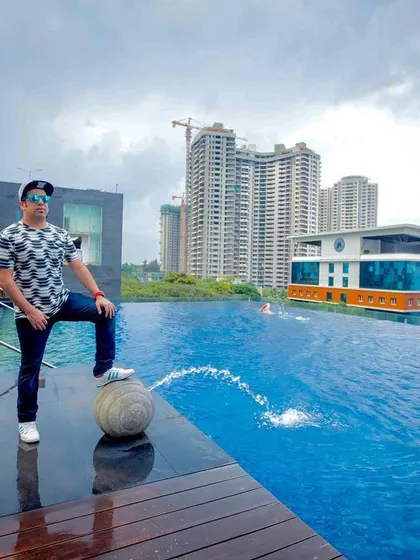 Posing by the pool before the party kicks off. The calm before the storm.