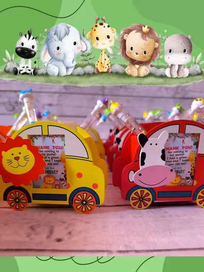 A close-up of the jungle pen stands, personalized with a thank you note for the party guests. The lion and cow designs are especially popular.