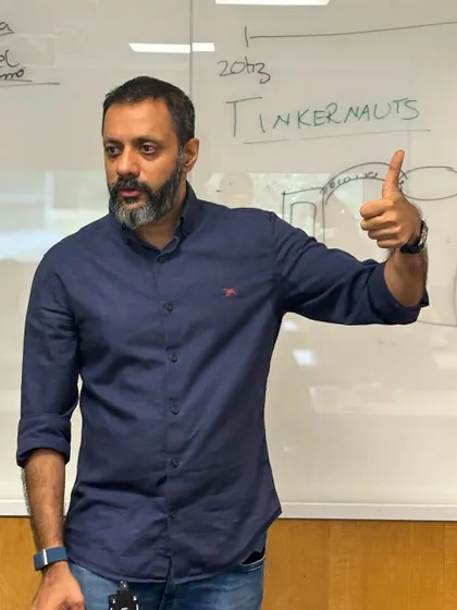 Giving a thumbs up during our session at Yahoo India. It was a pleasure to partner with them and see parents and children building and learning together.