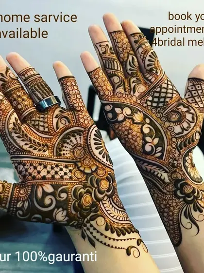 A beautiful example of Arabic mehndi, perfect for guests or parties. The design is elegant and intricate, and I guarantee a 100% dark color stain.