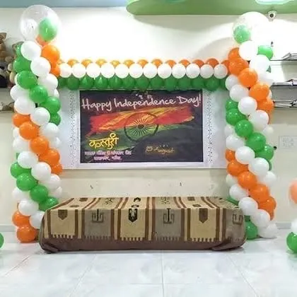 For this Independence Day setup, I created a rectangular balloon frame using our national colors. This structure is designed to highlight a central poster or banner, making it a great option for stage backdrops or photo points at corporate and community events.
