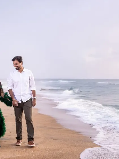A relaxed walk along the shoreline, hand in hand. We capture these simple, happy moments that you'll cherish forever.