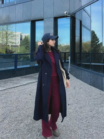 Showing off the versatility of the Trendyol outfit for an everyday, on-the-go look.