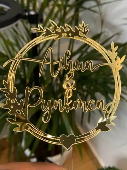 An elegant wreath design for "Aihun & Pynkmen," perfect for a romantic wedding or anniversary celebration.