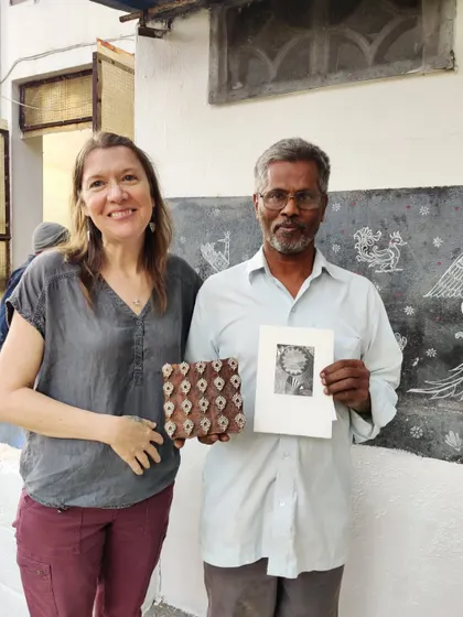 We love facilitating artistic exchange across cultures. Here, our master carver Ramu anna works with Philadelphia-based artist Rebecca Gilbert, two artisans united by the shared language of woodblock carving.