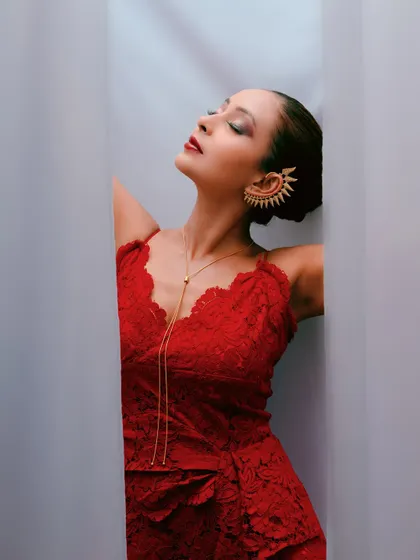 A slightly different composition, this image feels dreamy and romantic.