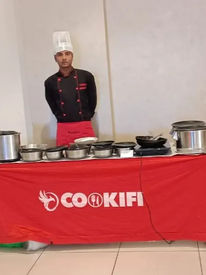A single chef managing a live counter, an ideal solution for adding a special touch to smaller events.