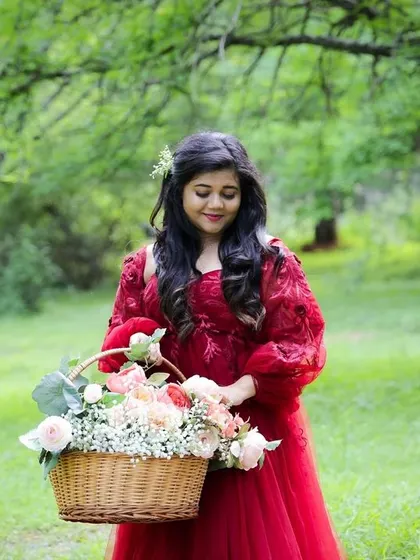 A duplicate of image 368, this fairytale outdoor portrait captures a mom-to-be in a red gown, surrounded by the beauty of an orchard.