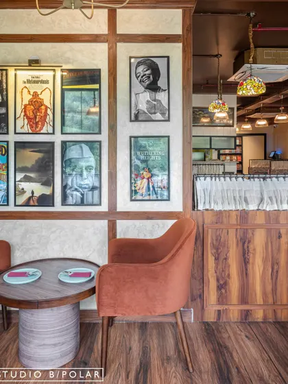 We curated a collection of vintage-style posters and art to adorn the walls of Melthouse. This, combined with warm-toned upholstery and Tiffany-style lamps, creates a cozy and eclectic atmosphere for guests to enjoy.