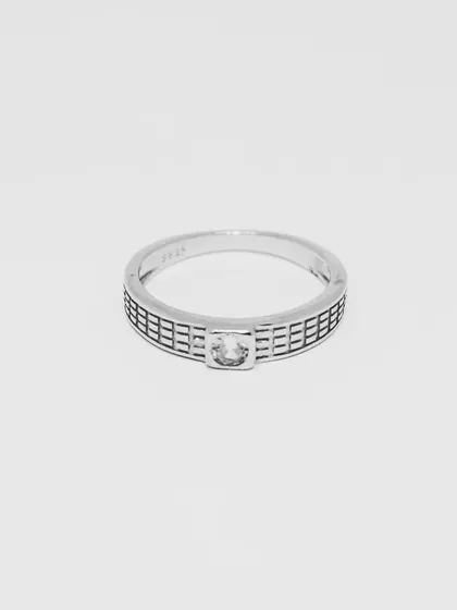 A clean studio shot of the textured band ring, emphasizing its symmetry and the brilliant shine of the central stone against the polished 92.5 silver.