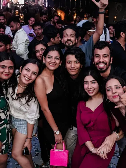 A big, happy group photo from a Saturday night. The more friends, the better the party.