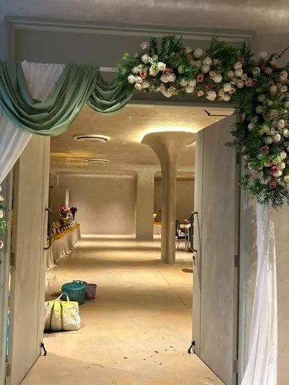 We ensure our entrance decor looks perfect from every angle. The flowing drapes and abundant flowers make for a picture perfect entryway for your new home celebration.