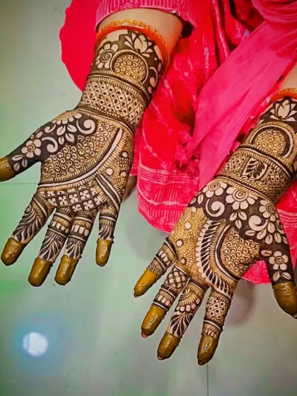 An angled perspective of a floral and paisley palm design, showing the details on the thumb.