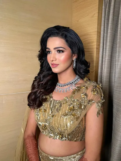 Painting the town fabulous for Mahek's sangeet. This golden goddess look features a warm, shimmery eye and a bold pink lip, perfect for a night of celebration.