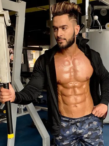 A defined six-pack is made in the kitchen but revealed through hard training. This photo shows the core definition that is a key part of my coaching focus.