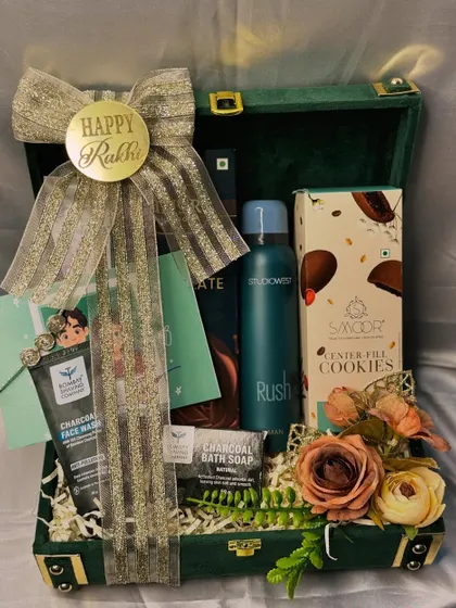 This elegant green velvet trunk is filled with a charcoal grooming set, cookies, and chocolates for your brother. A stylish and useful gift for Rakshabandhan.
