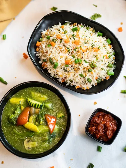 My Burnt Garlic Rice with Vegetables in Green Garlic Sauce is the perfect combination to awaken your taste buds with peppery garlic flavours.