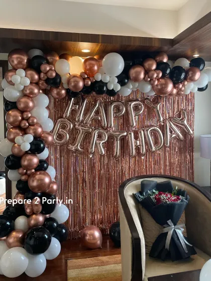 These images show the simple yet effective home decoration, perfect for creating a festive atmosphere for a surprise party or intimate gathering.