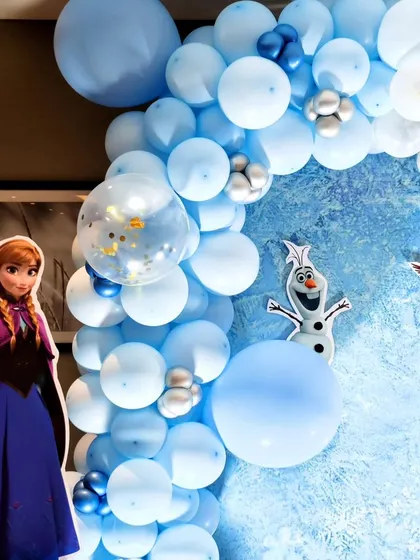 A close-up of the Frozen balloon arch with Anna and Olaf cutout's.