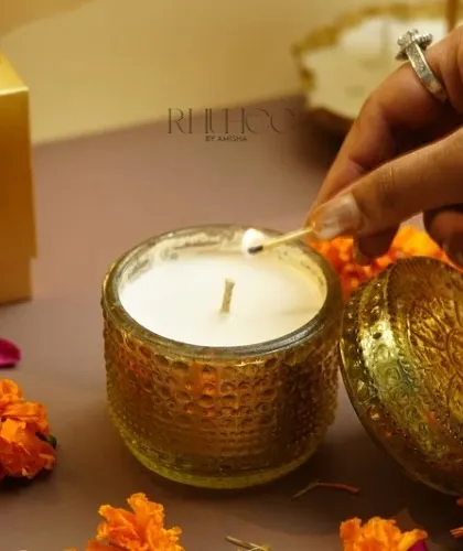 Sparkle up your space with my dotted jar candle. The textured glass and engraved lid make it a beautiful decorative piece.