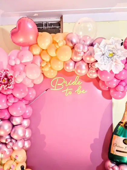 Another shot of the "Bride to be" balloon arch.