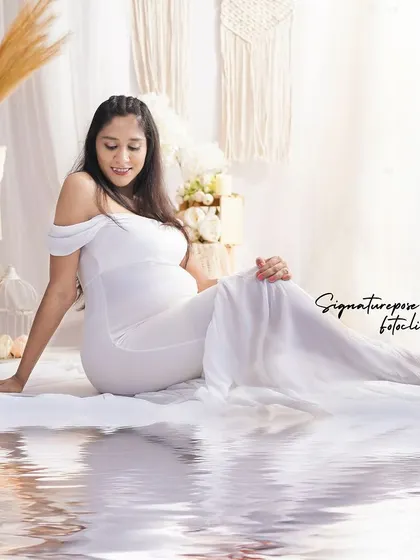 A creative shot with a water reflection effect, adding an artistic and dreamy quality to this boho-styled portrait.