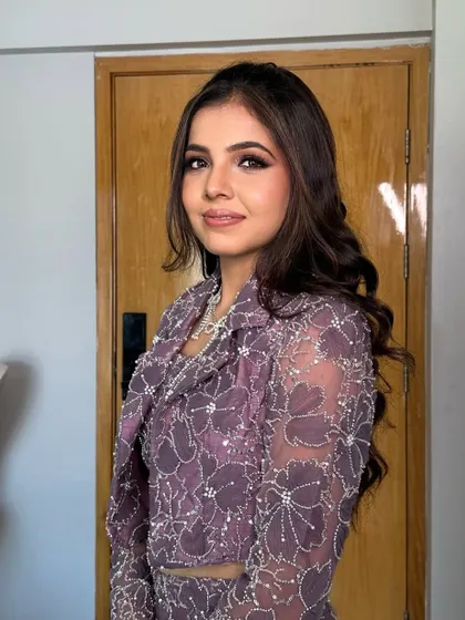 A side view showing the soft, natural-looking waves. This is a great option for a daytime event like a Haldi or Mehendi.