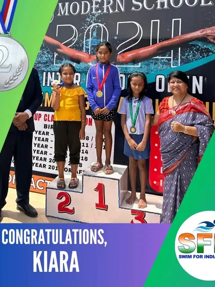 Kiara on the podium with her silver medal. Her performance was fantastic, and this achievement is a great step forward in her swimming journey.
