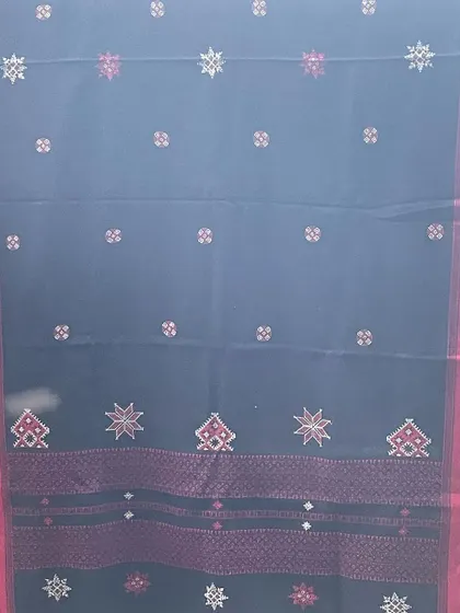 This shawl combines different traditional motifs in a scattered pattern, making it a unique and eye-catching accessory.
