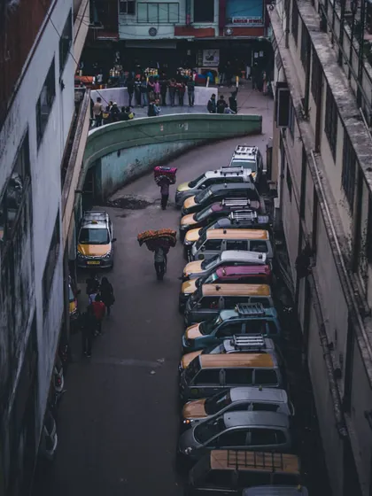 an overhead view of a crowded street and taxi stand. finding order in chaos is a challenge i enjoy, both in photography and in complex ux problems.
