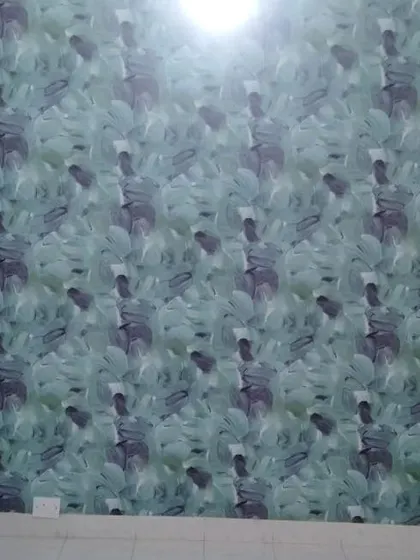 A full wall of the abstract leaf wallpaper.