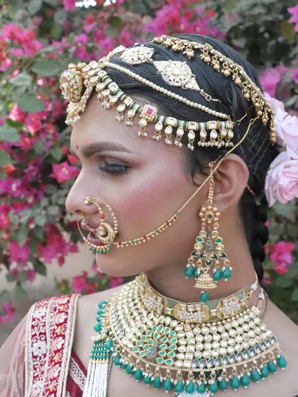 Makeup is transformation, and this stunning bridal look shows the true power of the art. This is a demonstration from one of my seminars, showcasing advanced techniques to create a flawless, feminine, and completely convincing bridal transformation that celebrates identity and beauty in all its forms.