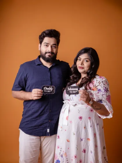 From soulmates to "Mommy to be" and "Daddy to be". We love using simple, cute props like these signs to help you announce your new roles to the world.