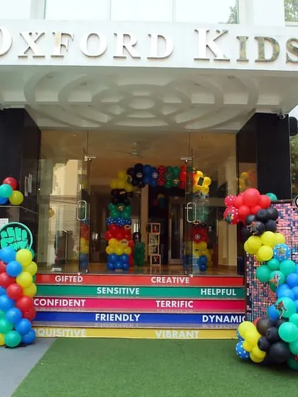 The entrance to our Oxford Kids venue, decorated for a superhero event. I place balloon columns with Batman and Hulk themes to get the excitement started from the moment guests arrive.