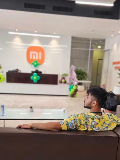 Relaxing in the Xiaomi office space. We pride ourselves on integrating smoothly into your corporate environment.