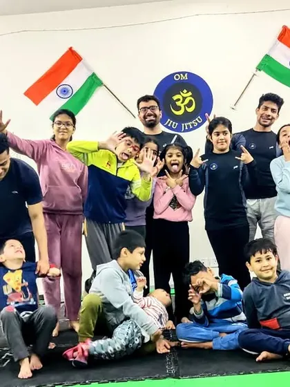 Sunday Funday with the whole crew. This photo shows the incredible mix of ages and personalities that make up our vibrant and supportive training community.