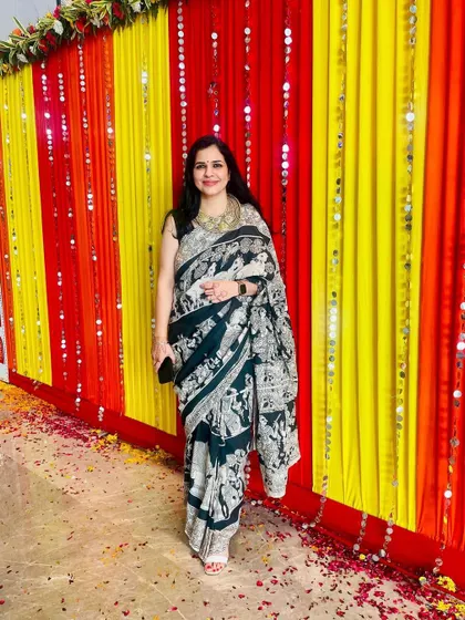 A photo from the festive month of October. This black and white printed saree is a classic, paired here with a statement necklace for a wedding function.
