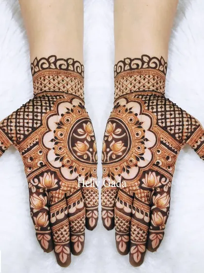 A classic and symmetrical design featuring a large lotus mandala on each palm. The intricate line work and shading give the design depth, while the full-finger coverage adds a traditional touch.