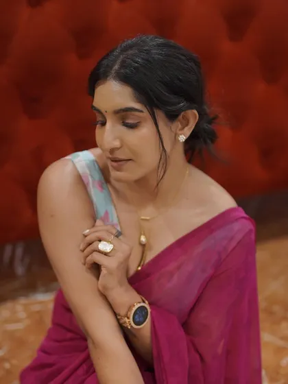 Krishi looking thoughtful and beautiful in her custom Kalasthree ensemble.